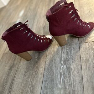 Beautiful Burgandy 4” Heel!!
